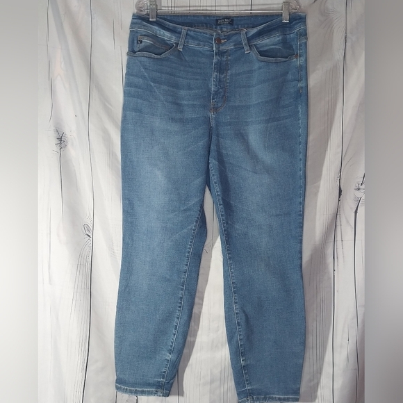 Judy Blue Denim - Judy Blue Slim Fit Stretch Jeans